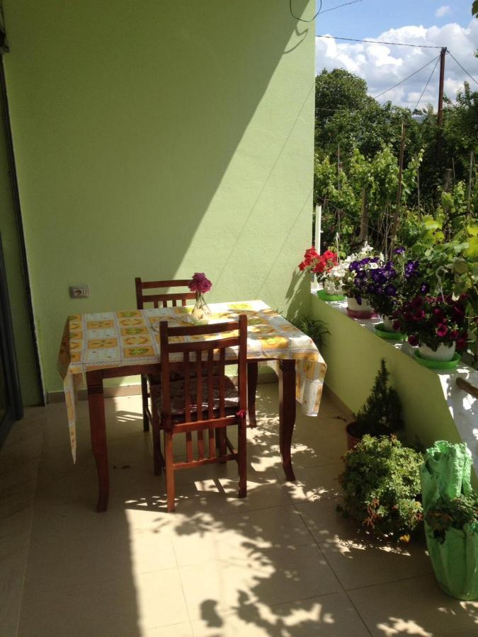 Guesthouse Aleksander Berat Exterior photo